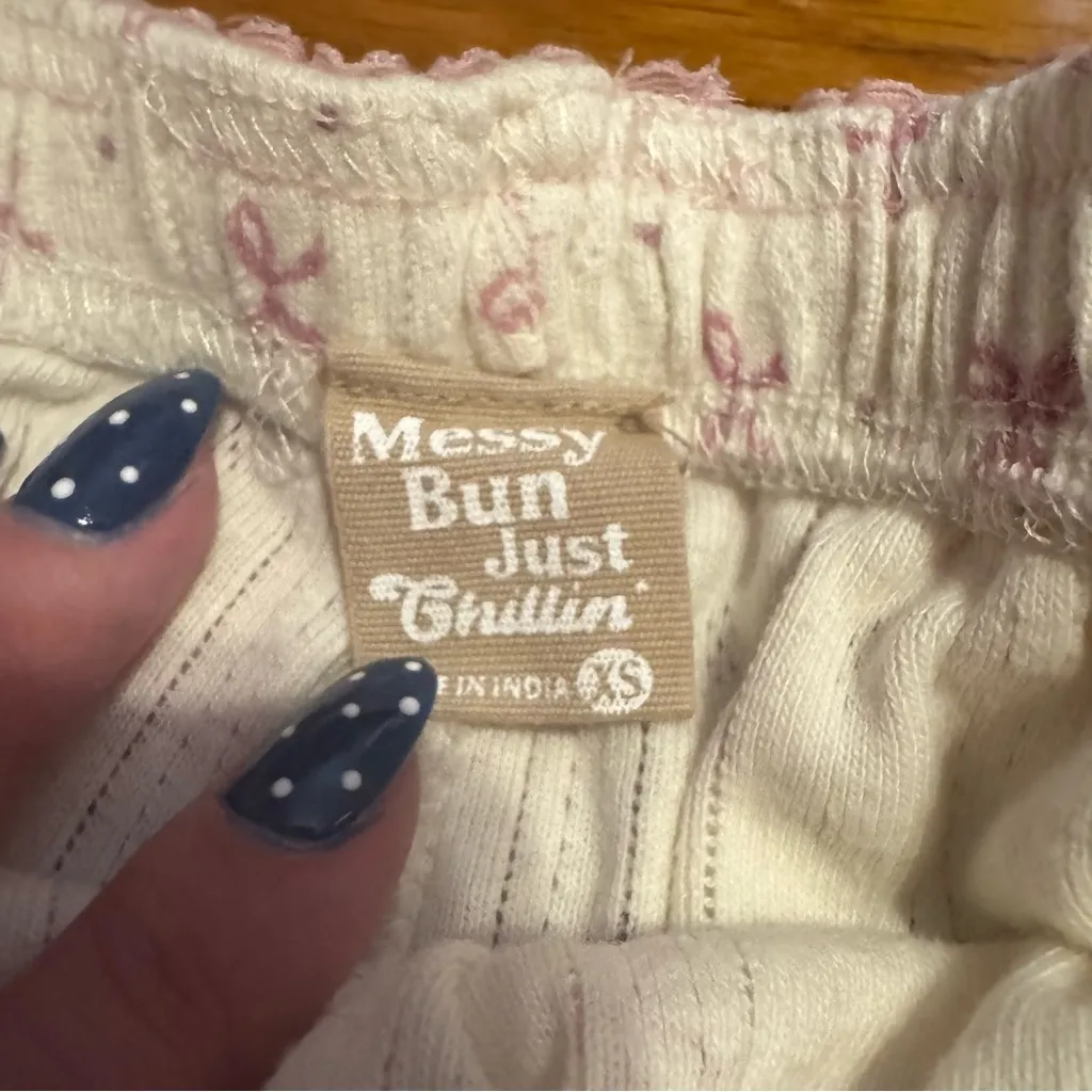 messy bun just chillin 100% cotton pink and cream bow print pj pants - Image 3