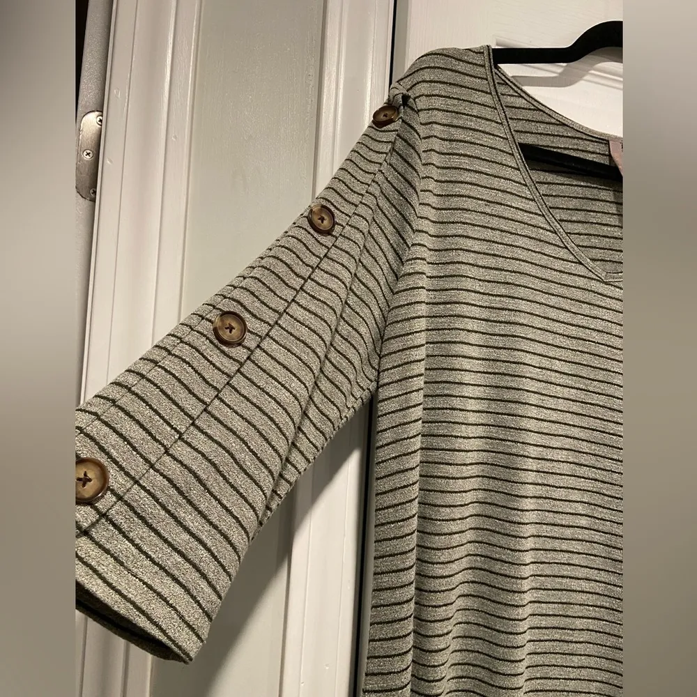 Brina + Em Size L Gray Black Stripe V Neck 3/4 Sleeve Button Detail Casual Top Size L - Image 5