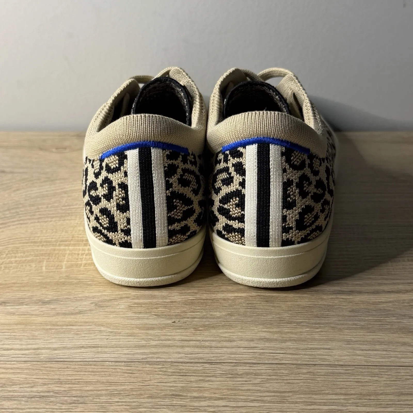 Rothys The Lace Up Sneaker Desert Cat Print Tan Brown Womens 6.5 Washable Shoe - Image 2