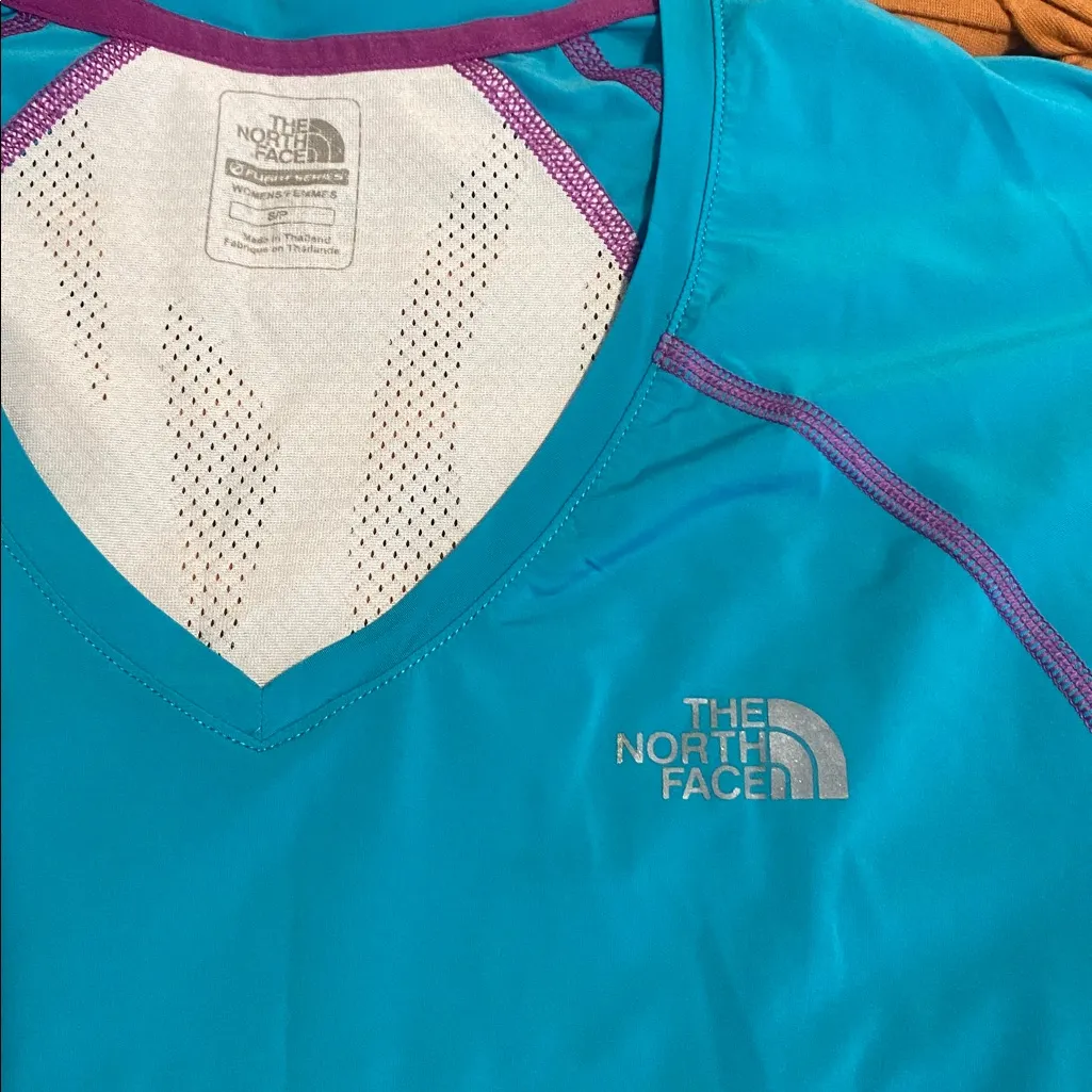 The North Face Flight Series Vapor Wick Women’s Athletic Shirt - Image 3