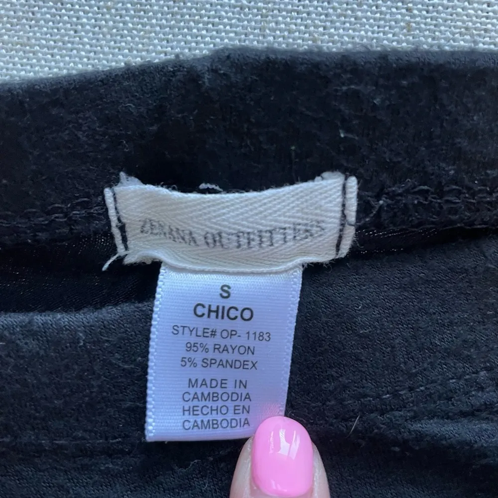 Black Leggings with Lace Detail - Image 3