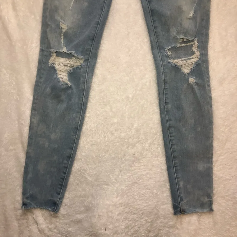 American Eagle Light Denim Distressed Jegging Jean - Image 5