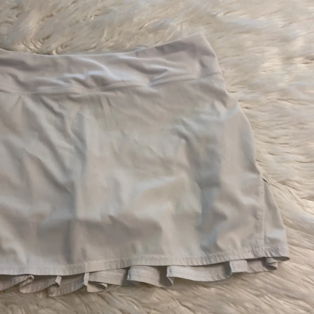 Lululemon Skorts size 6 good condition color off white with back ruffles - Image 15