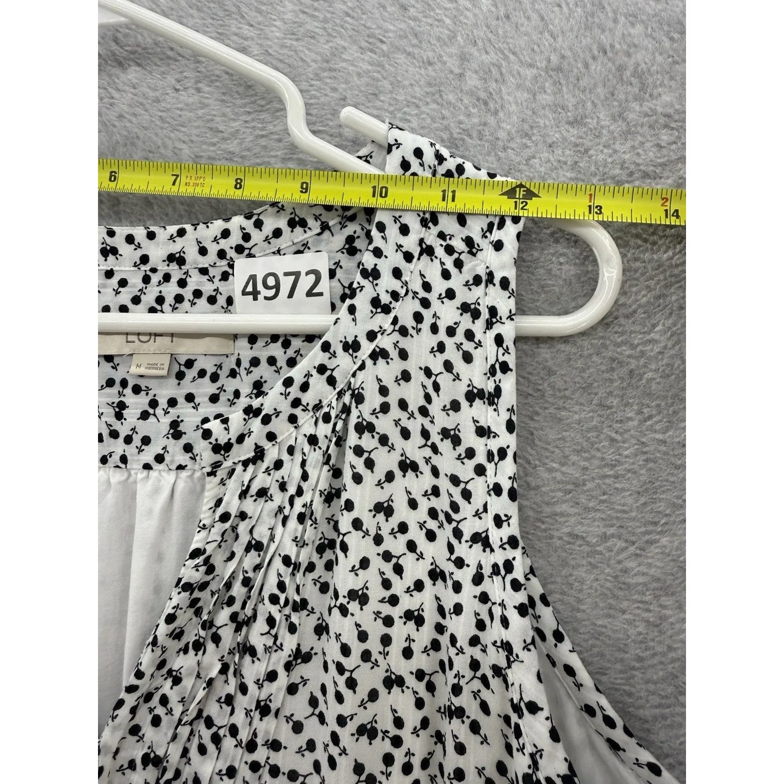 LOFT Ann Taylor Women's Blouse Sleeveless Size Medium Black Roses Lined - Image 7