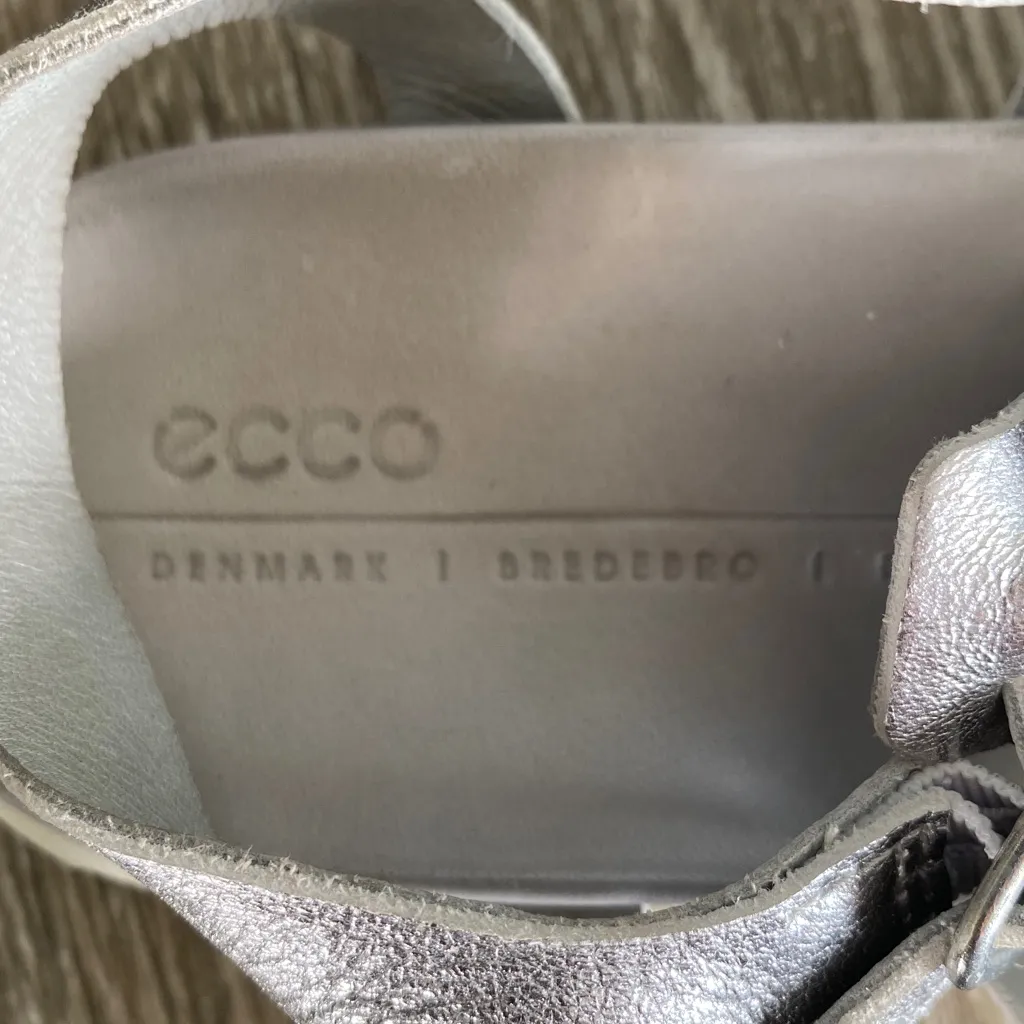 Ecco silver leather metallic gladiator flat sandals with buckle 37 euro 7 US - Image 4
