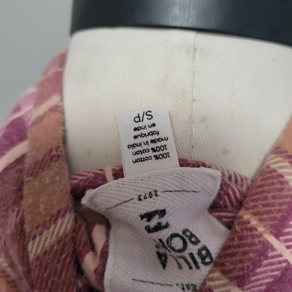 Billabong distressed raw hem flannel button down size small - Image 8