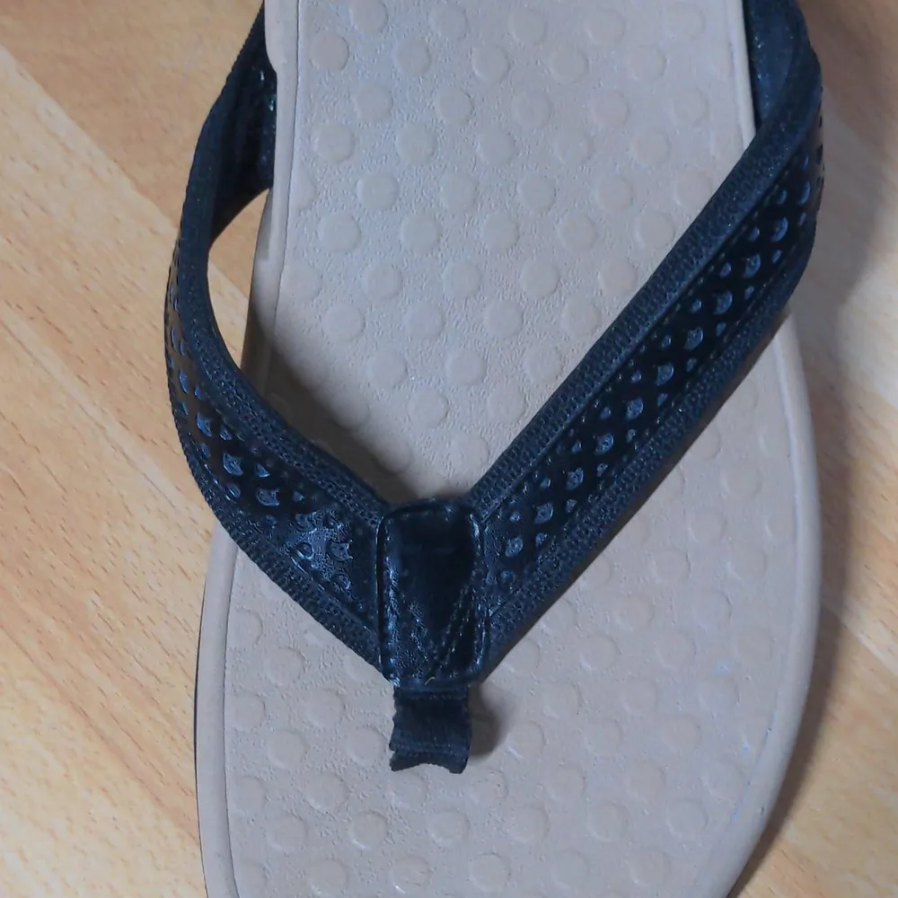Vionic Black Sally Leather Thong Sandal Flip Flop Toe Post - Size 9 - Image 2