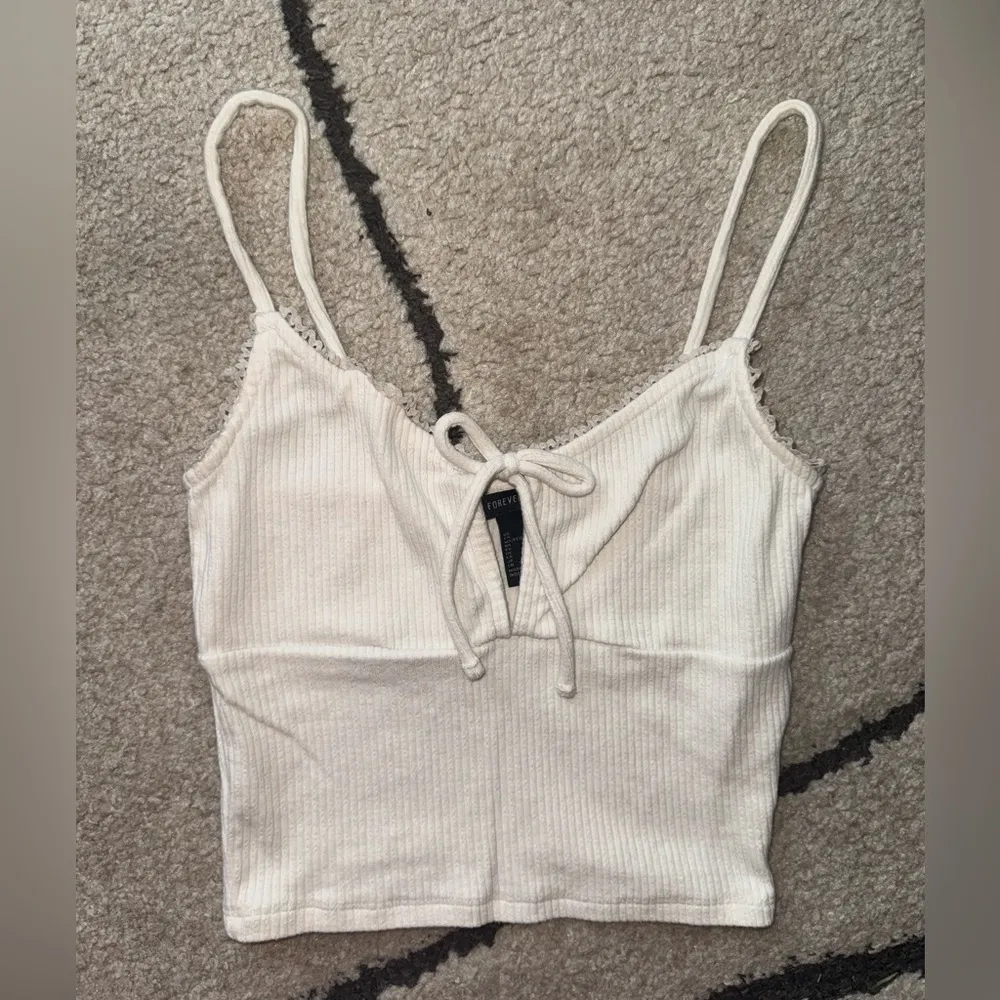 Forever 21 Cropped Cami Top Tie Front Detail - Image 4