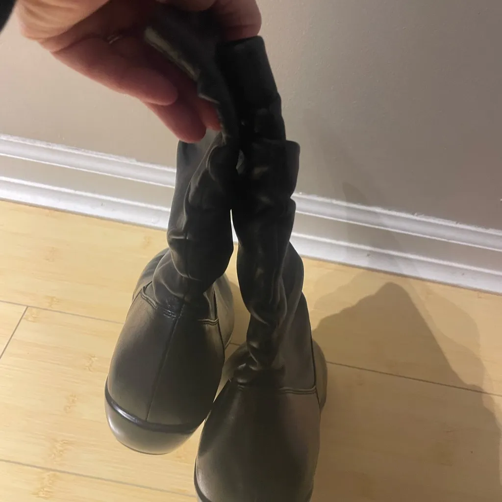 Dansko Black Devin Ankle Slouch Booties size 40/US 8.5-9 - Image 7