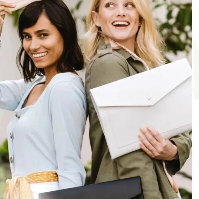 New Glass Ladder & Co The Megan‎ Portfolio Clutch in Gray - Image 10