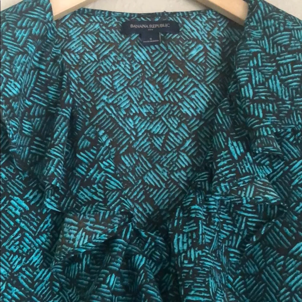 Banana Republic Silky Green Ruffle Button Front Top Cap Sleeve Office Forest - Image 5