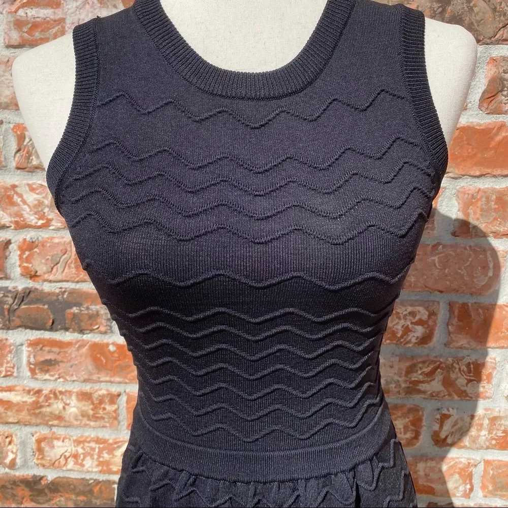 Romeo & Juliet Couture textured above-the-knee dress / XS / Excellent condition - Image 11