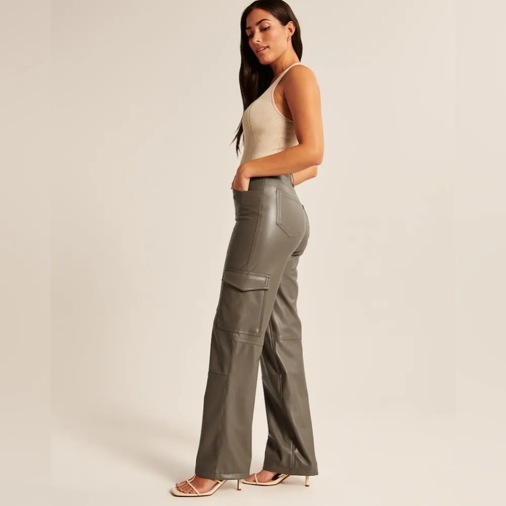 COPY - ❤️Abercrombie & Fitch Vegan Leather Cargo 90s Relaxed Pants - Image 2