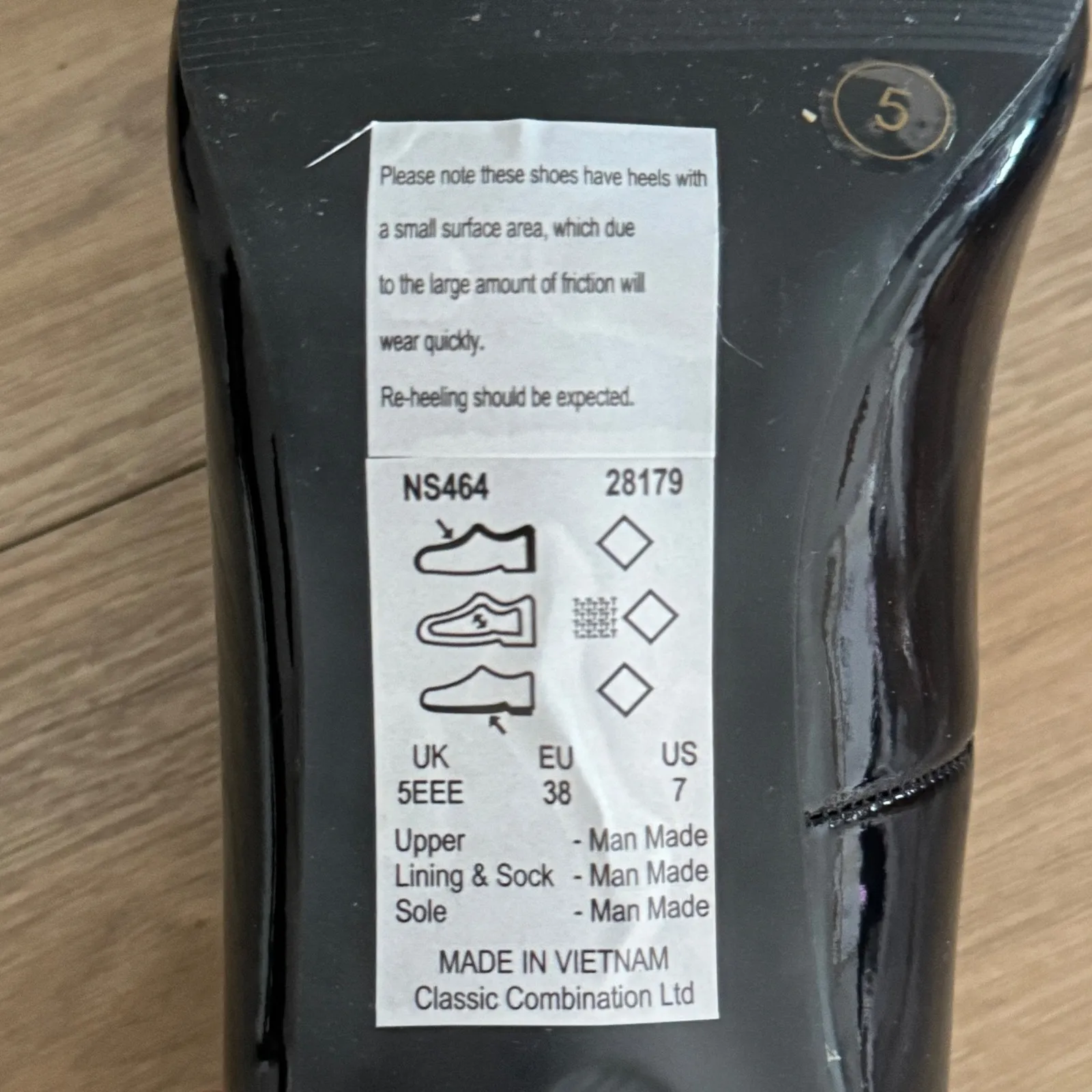 Simply Be Shoes Black Patent Leather Pointed Toe Gold Cap Heel Dress Pump Size 7 - Image 9