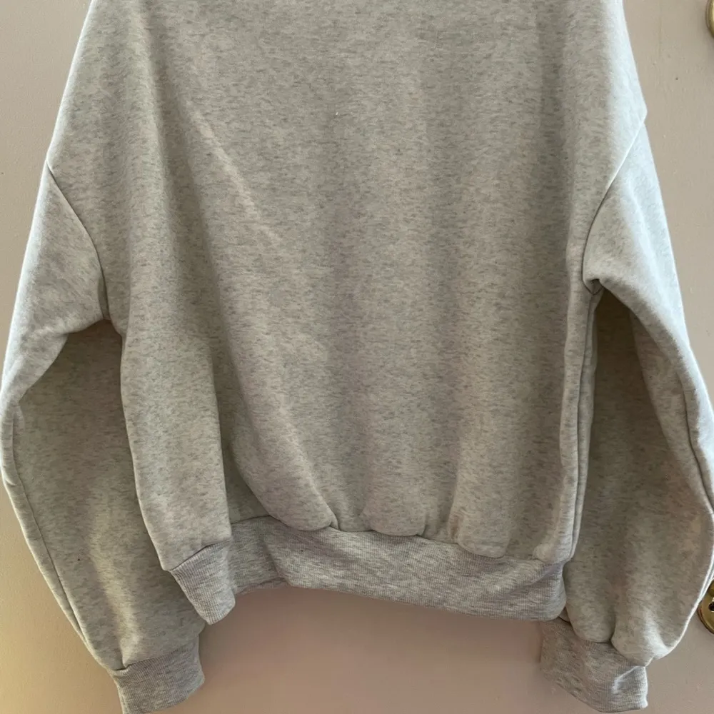 Miami Gray Crewneck Sweater Size Small/Medium - Image 4