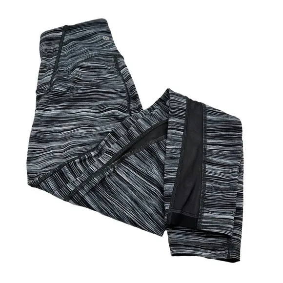 Lululemon Train Times 7/8 Pant 25in Low Tide Alpine White Black Black Size 2 - Image 6