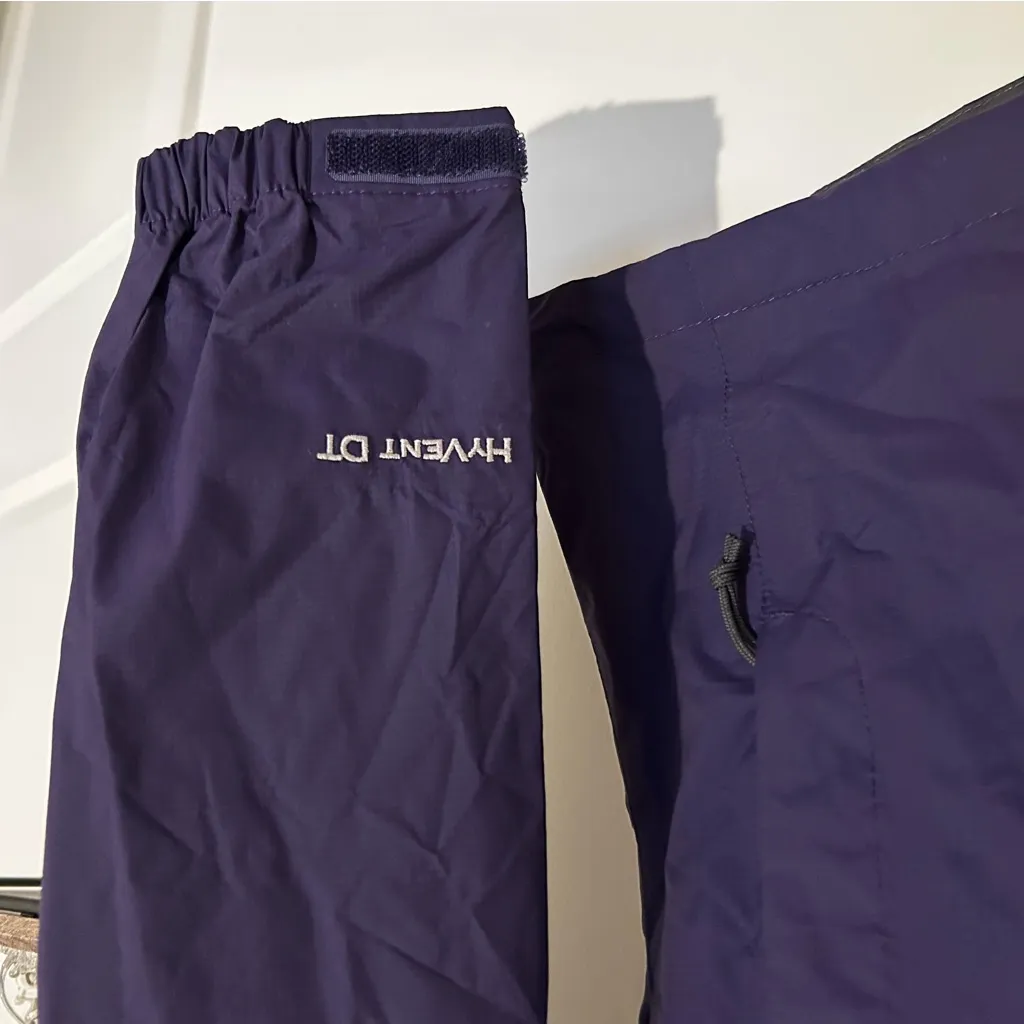 The North Face Purple Lightweight Hyvent DY Hooded Jacket Size Woman’s Small - Image 3