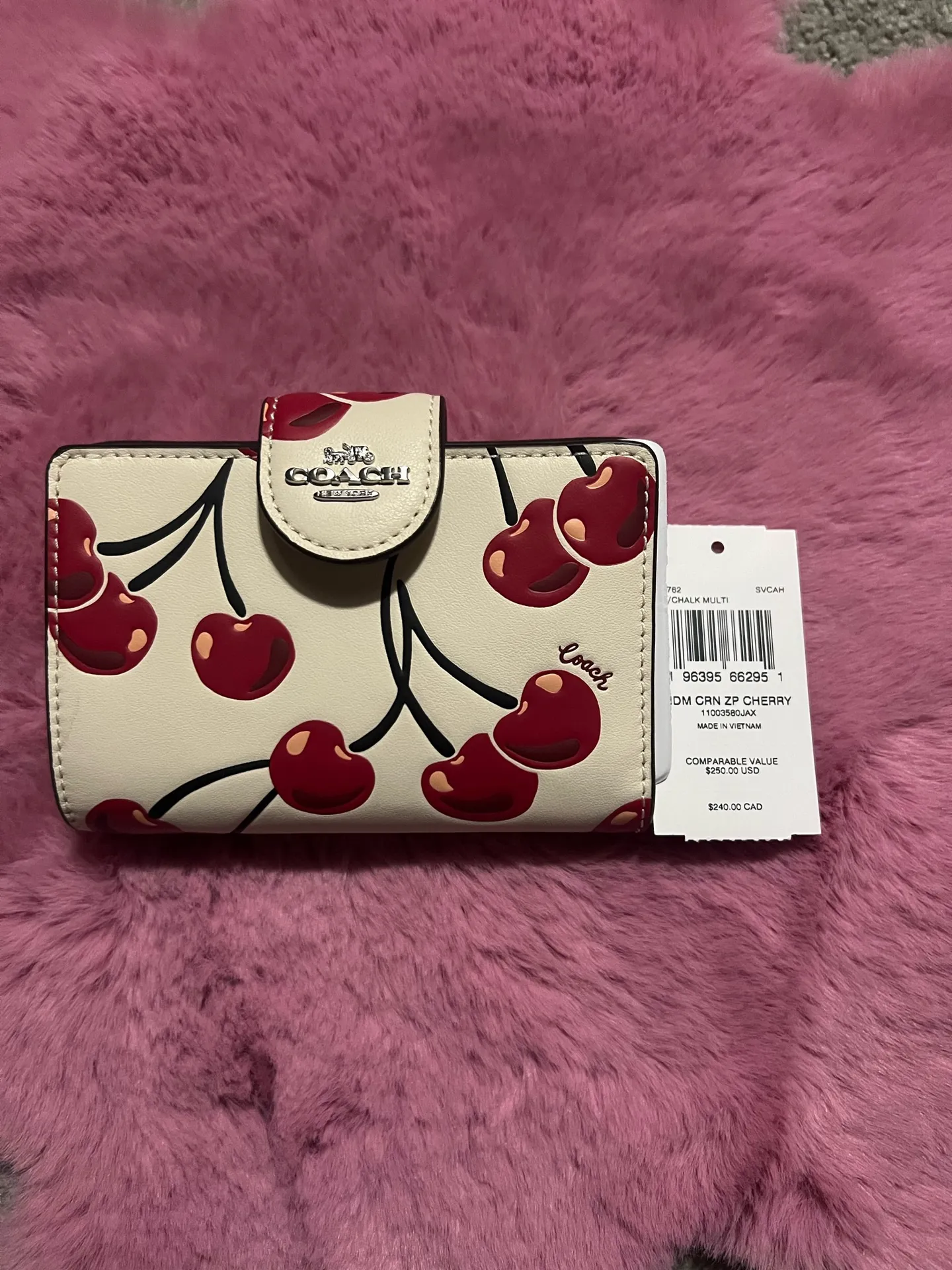 Coach  Cherry Wallet Medium Corner Zip - Image 4