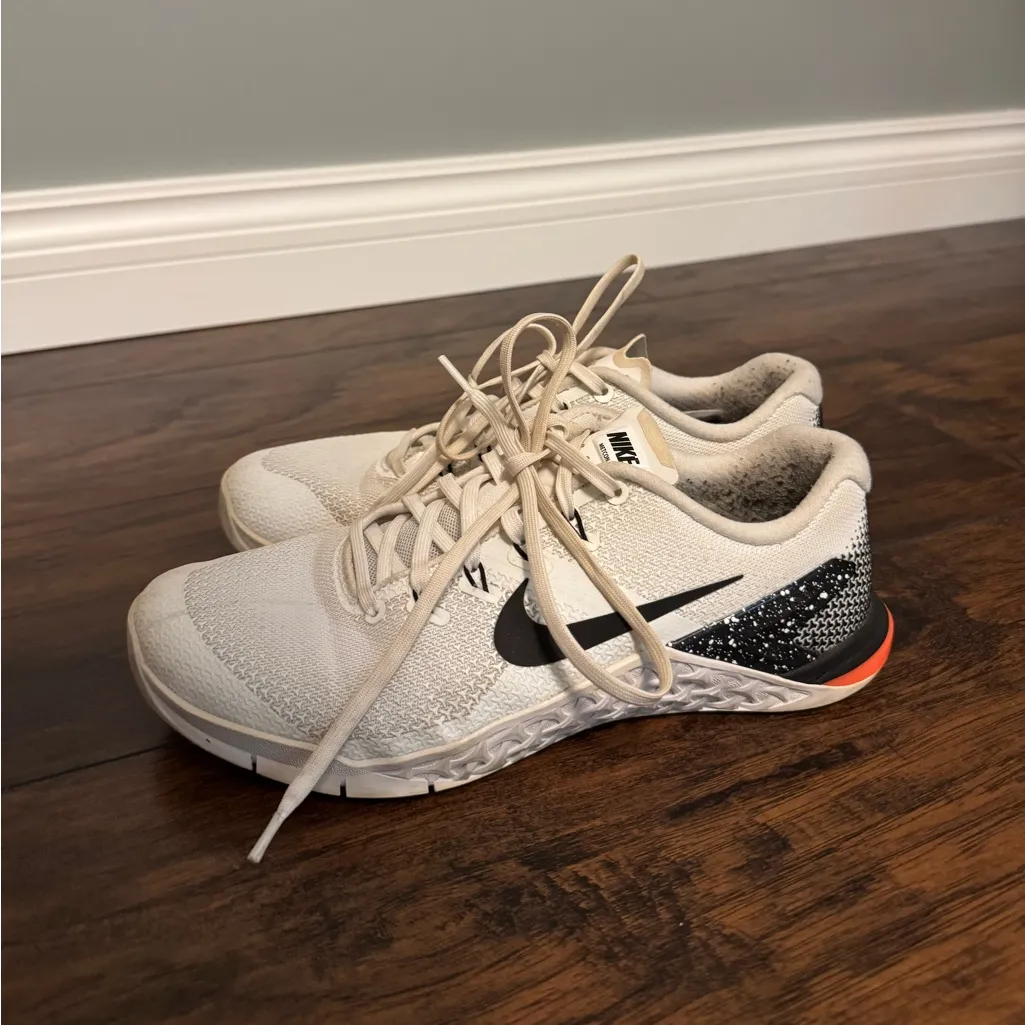 Nike Metcon shoes - Image 2