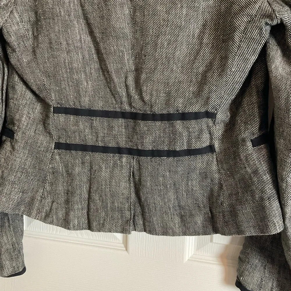 Max Studio Size 8 Women's blazer with Black Trim - Image 6