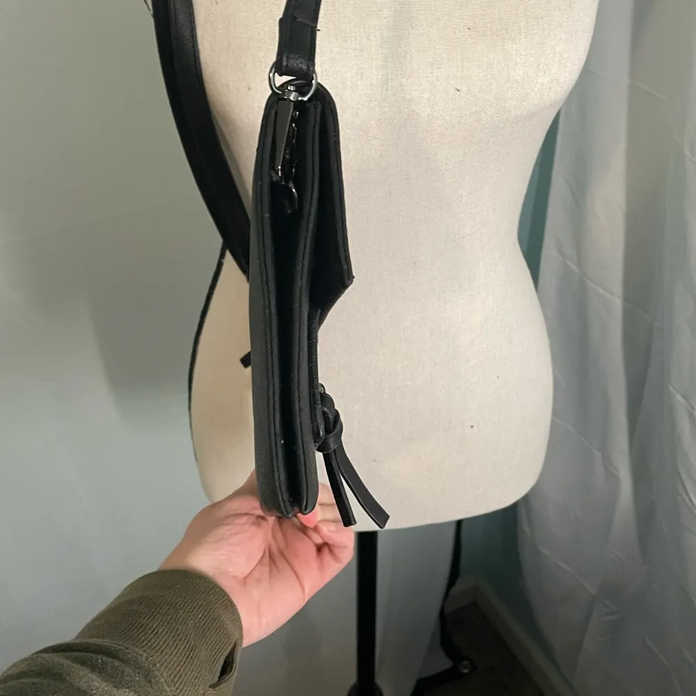 Pretty‎ Persuasions Black Cross Body Bag - Image 4