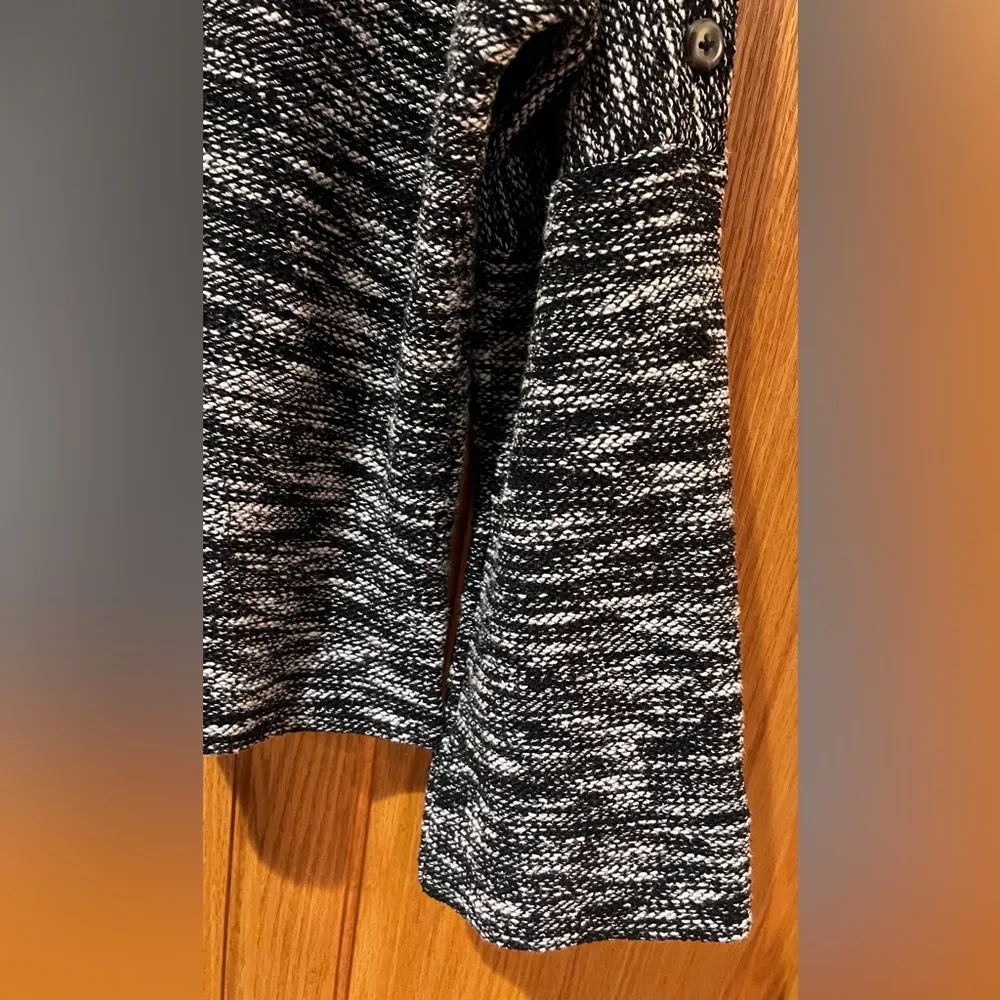 Madewell Asymmetrical Button-Shoulder Wide Sleeve Sweater in True Black Sz Small - Image 9