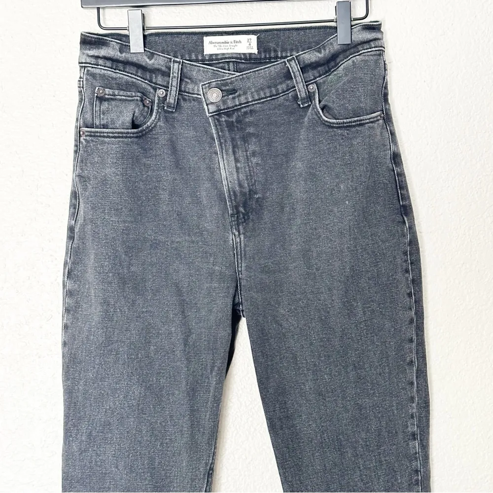 Abercrombie & Fitch 90s Slim Straight Ultra High Rise Criss Cross Waist Black 27 - Image 2