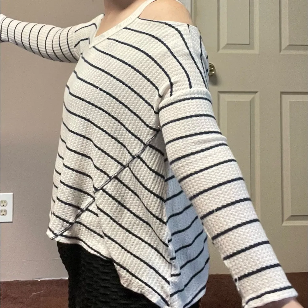 Cold Shoulder Top - Image 2