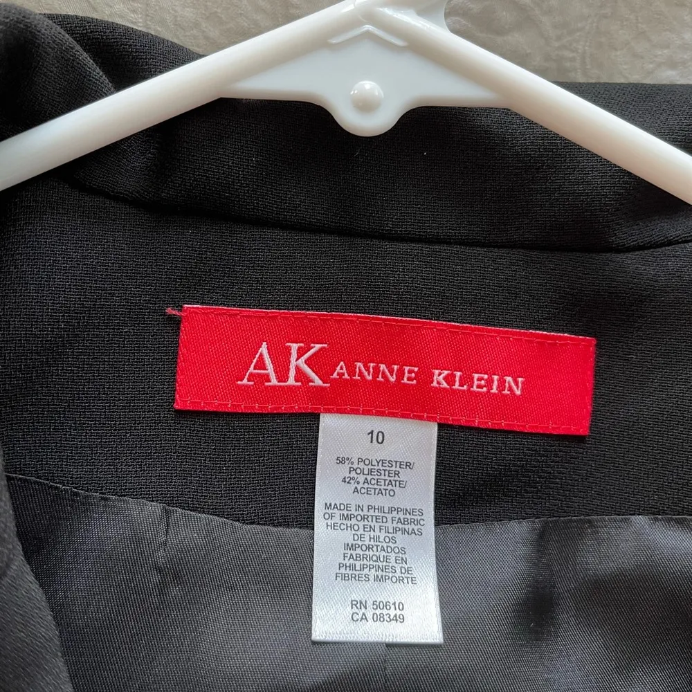 Never Worn: Anne Klein black blazer - Image 6