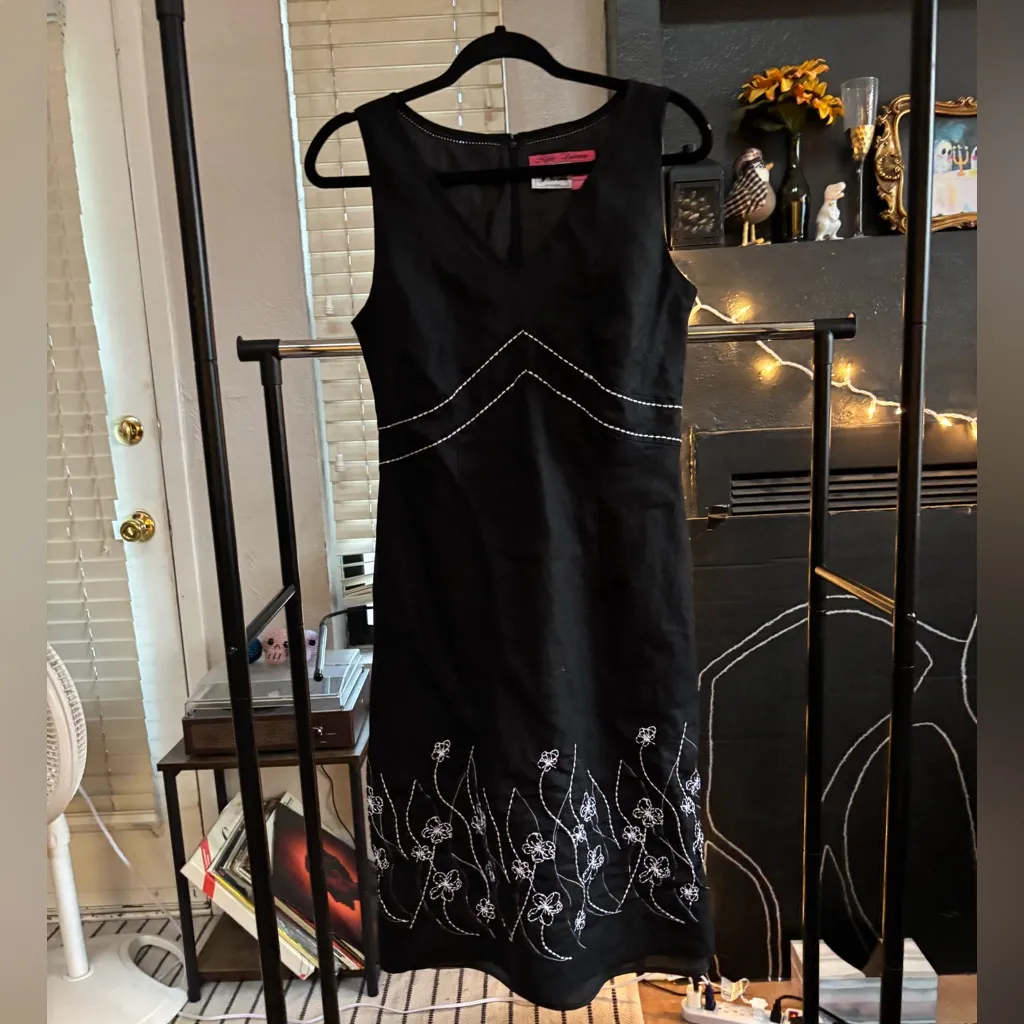 Nikki Valentine Irish Linen Black and White Embroidered A - Image 8