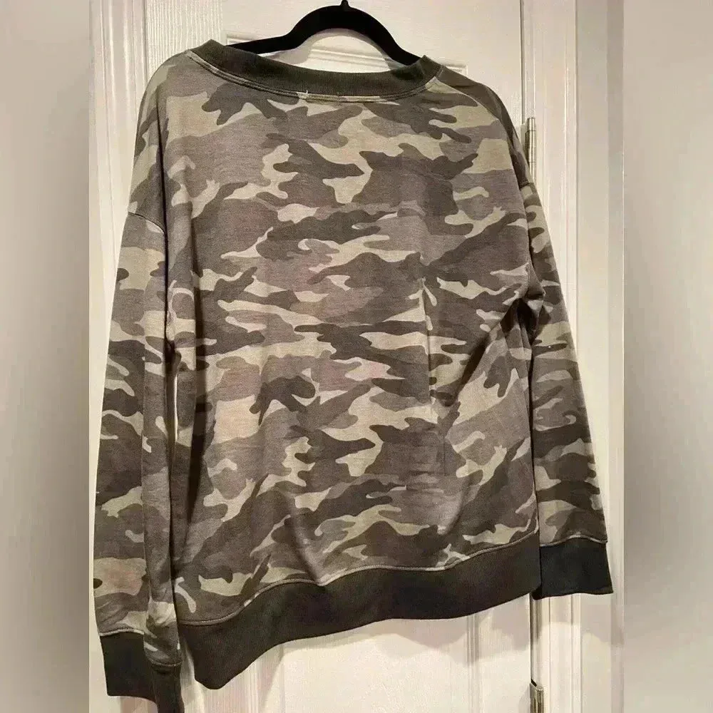 Splendid Women’s Lightweight Camo Crew Neck Pullover Ribbed Hem Cuffs Size Large - Image 7