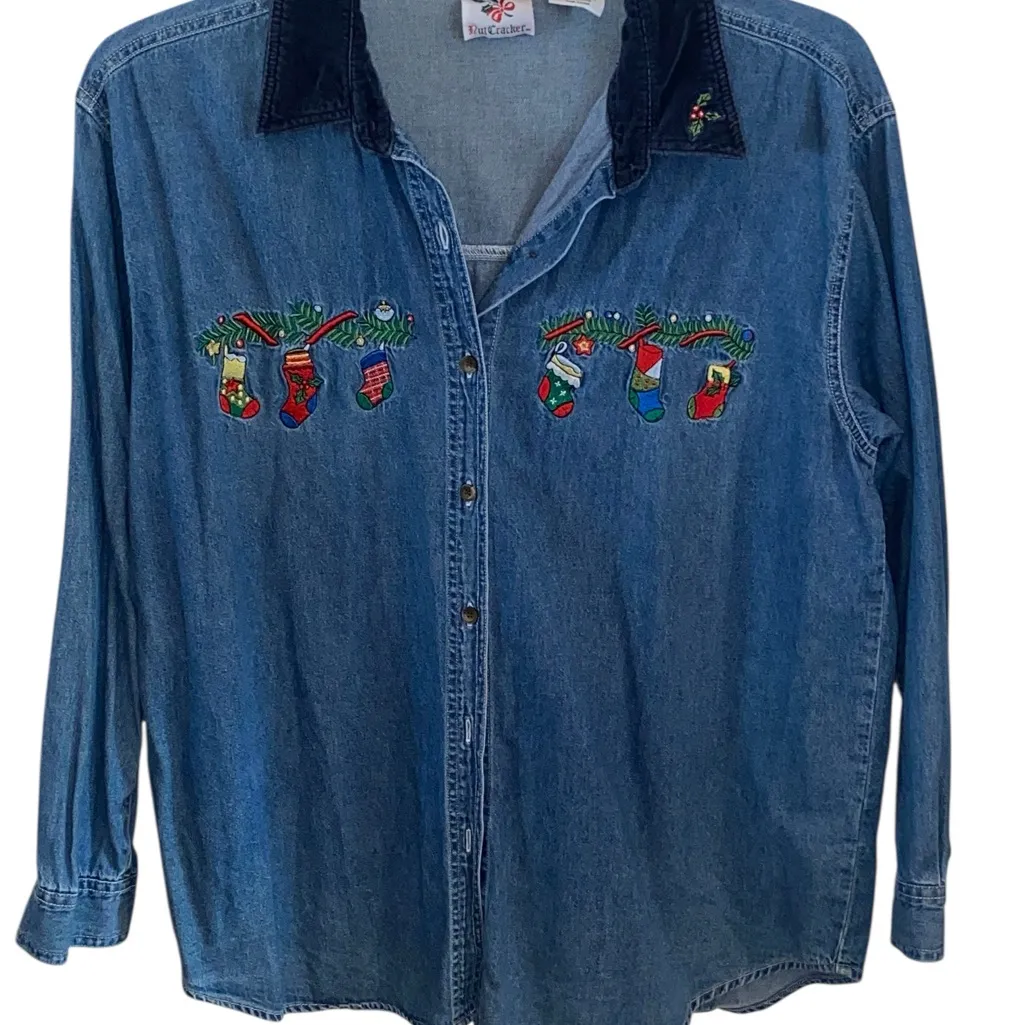 Vintage 90s Nutcracker Embroidered Denim Shirt Christmas Stockings Velvet Collar Blue Size L - Image 2