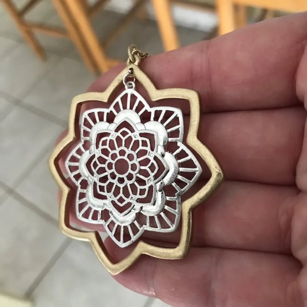 Floral Shape Pendant Open Cut on 30" Chain New - Image 4