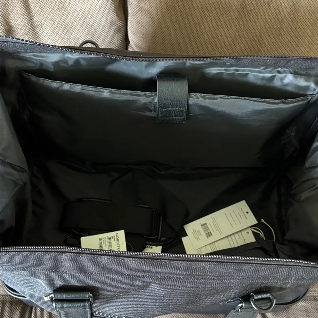 BEIS Weekender bag in Black travel cruise minimalist - Image 6