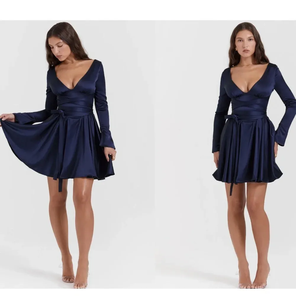 House of CB 'Dominique' Navy Plunge Satin Mini Dress NWOT size XS‎ - Image 4