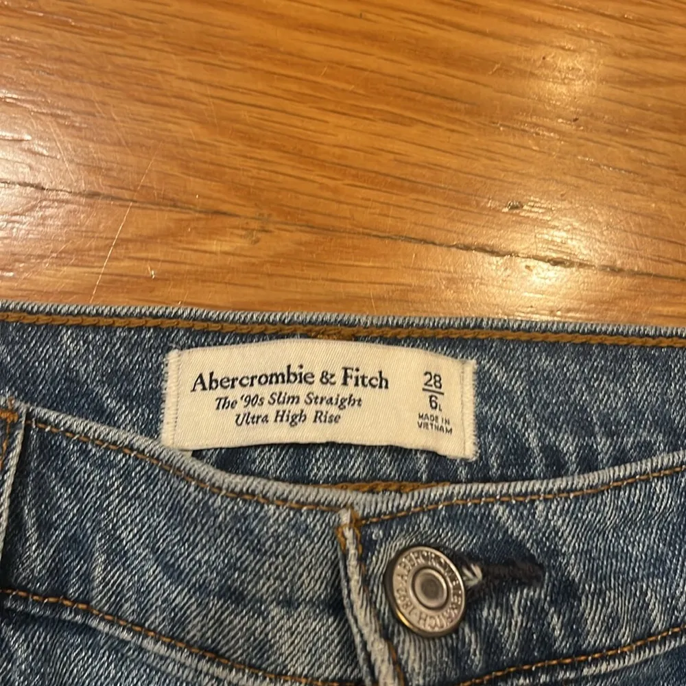 Abercrombie & Fitch the 90s slim straight ultra high rise jeans size 28/6L. - Image 2