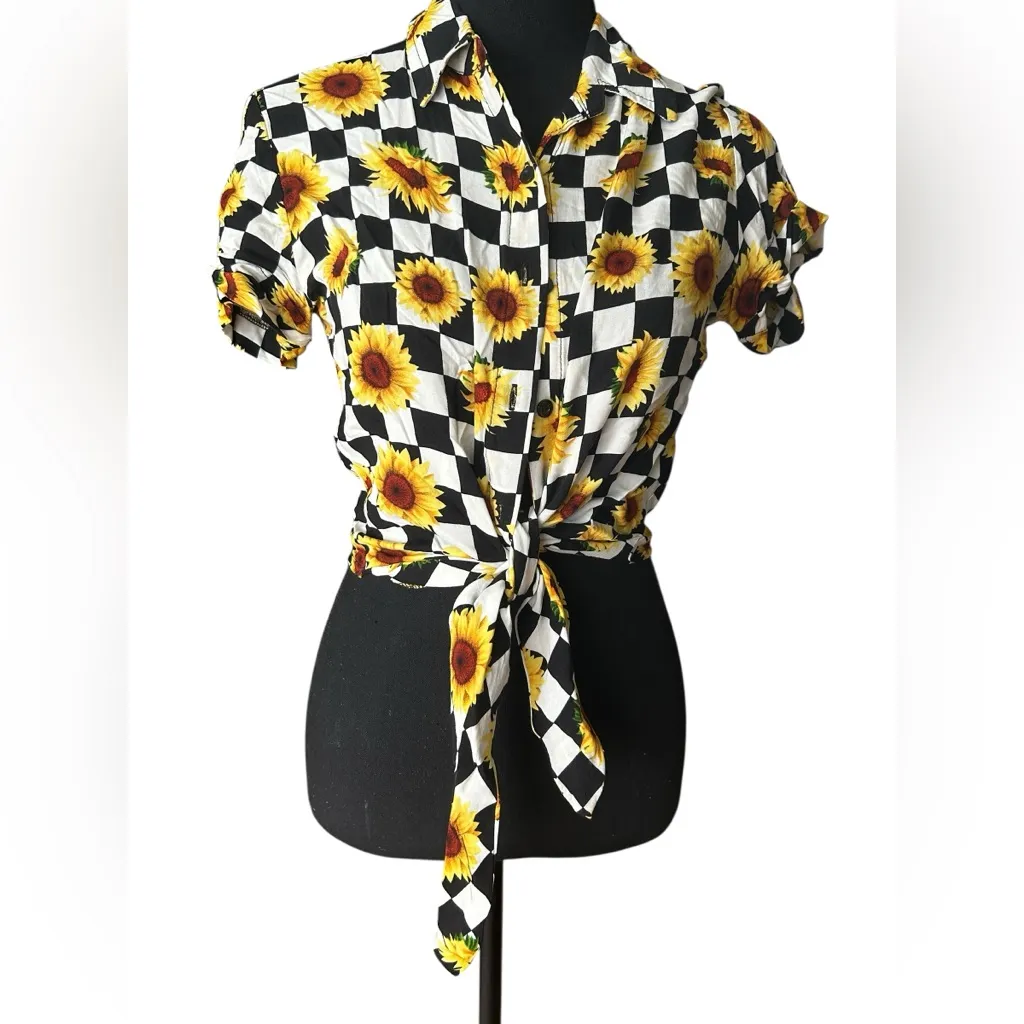 Spencer’s Black and White Checkered Yellow Sunflower Tie - Image 3