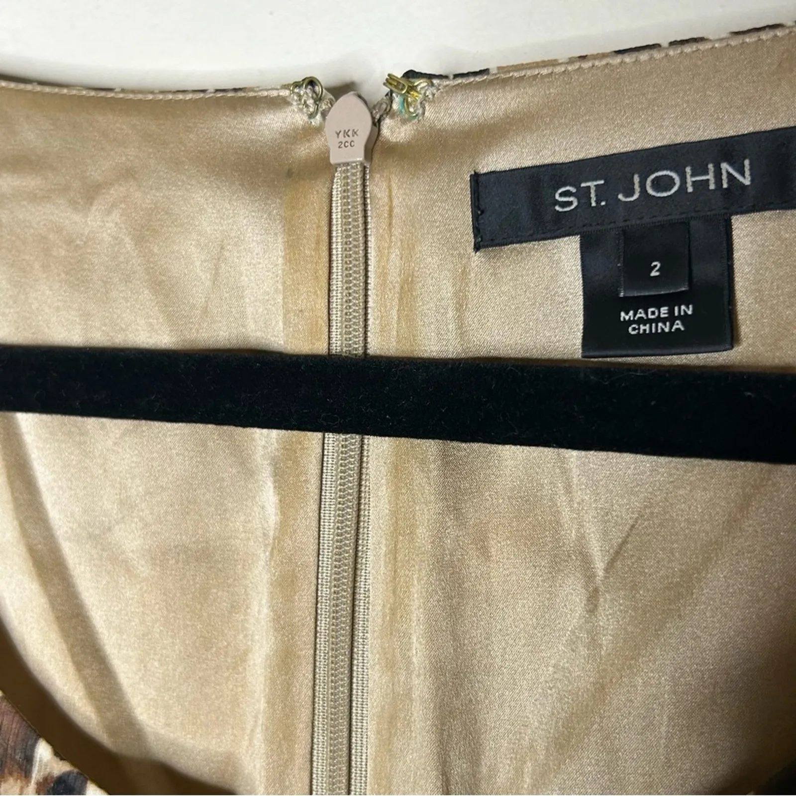 St. John Animal Print Sleeveless Tank Top Blouse 100% Silk Tan Cheetah Leopard - Image 6