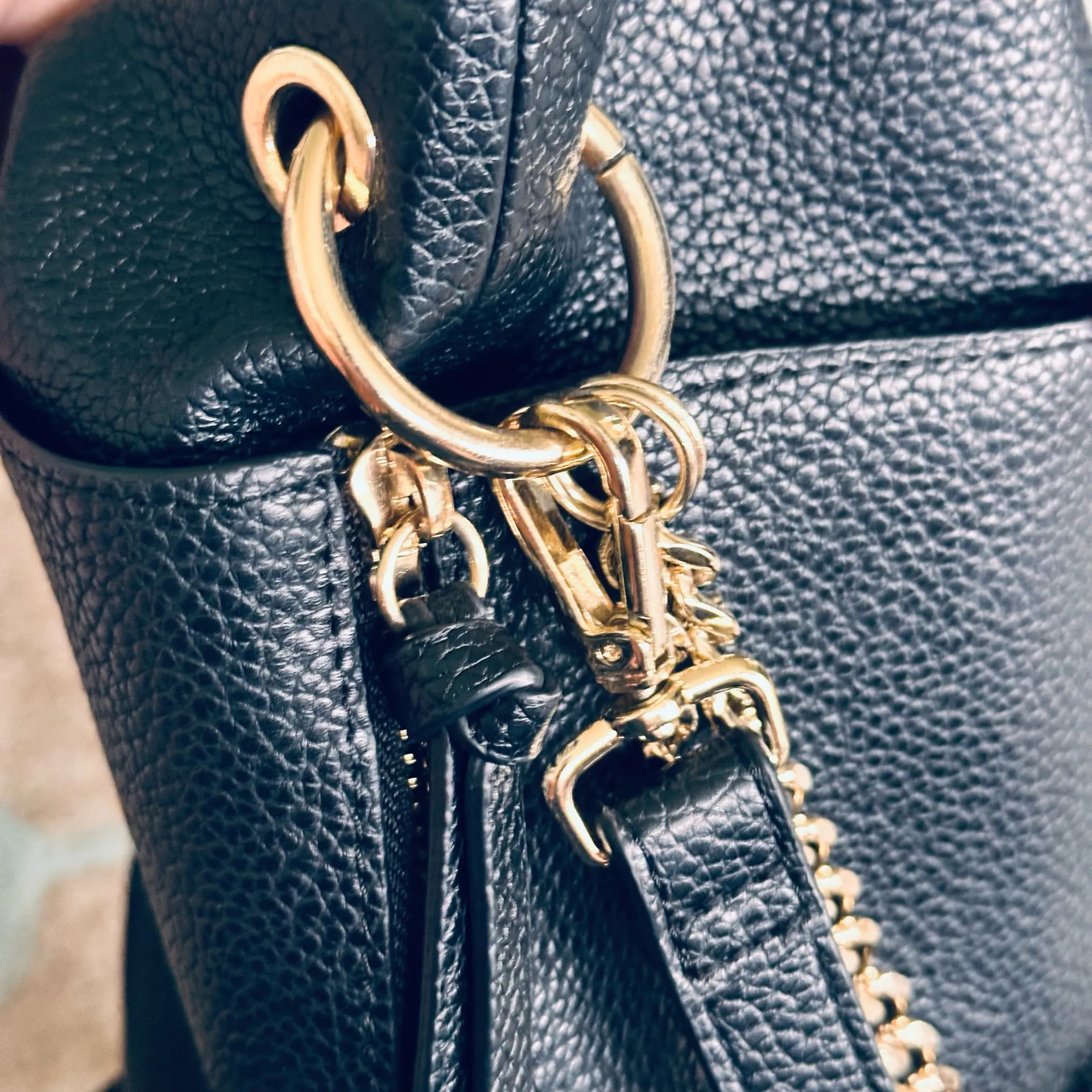 Steve Madden Black Shoulder Bag with Gold Chain - Image 9