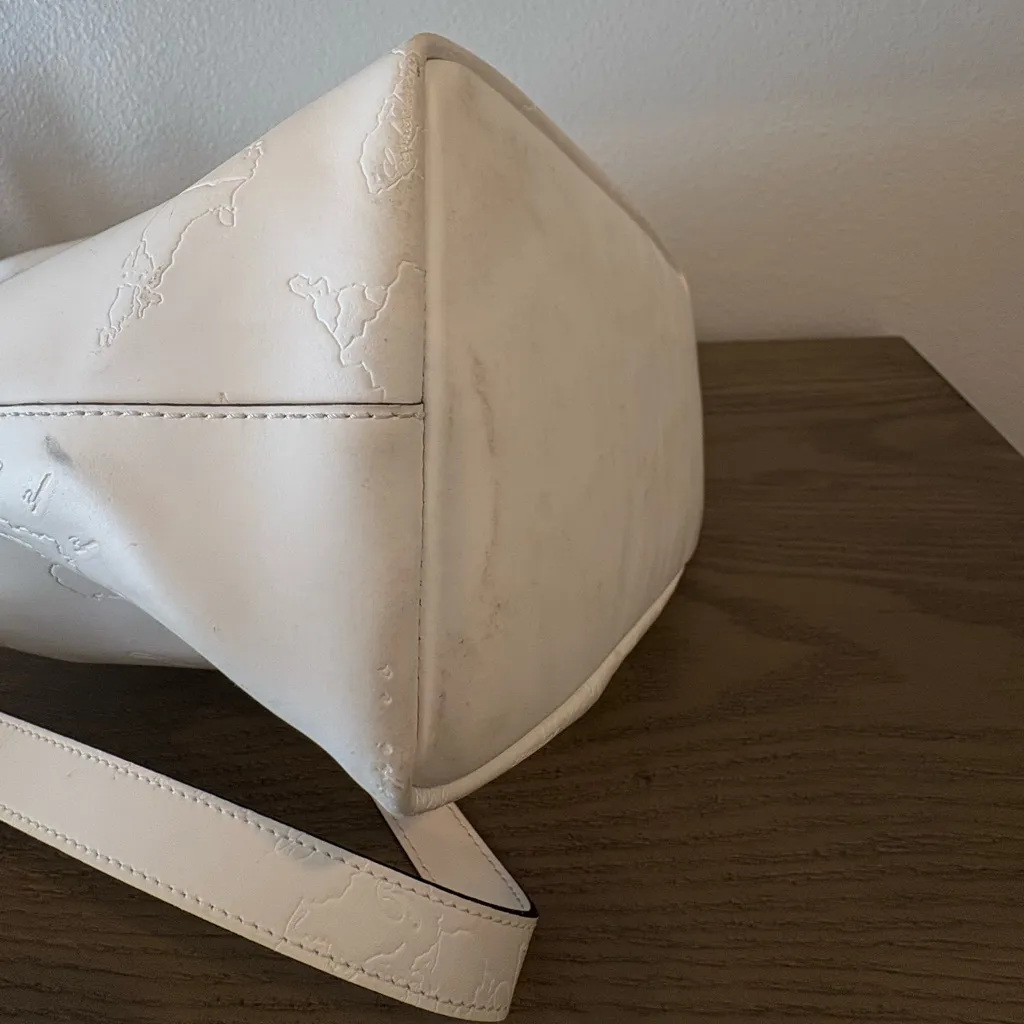 Alviero Martini 1ª Classe Geo Print Bucket Bag White - Image 14