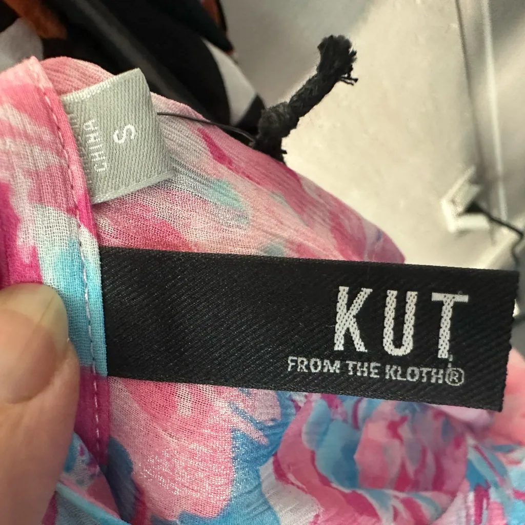 Kut from the Kloth Pink Floral Sheer Button Down Long Sleeve Top Size Small NWT - Image 8