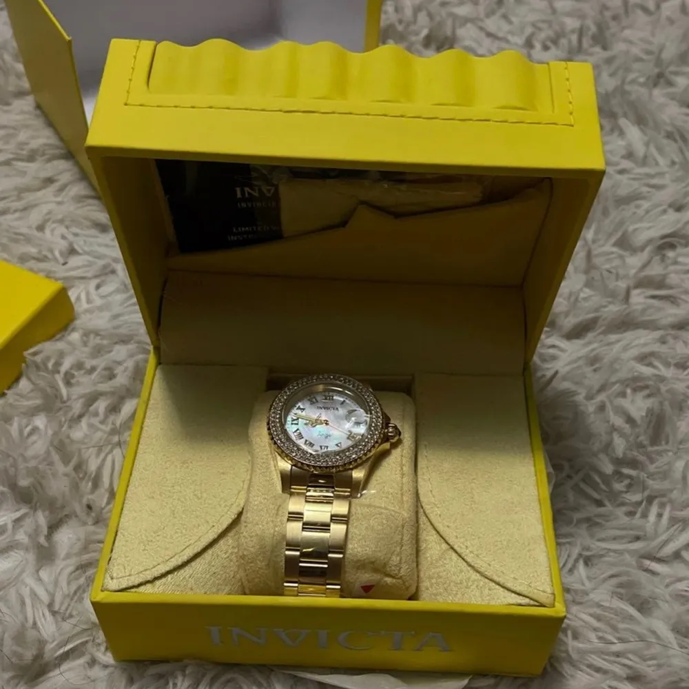 Invicta Womens  watch, super pretty - Image 4