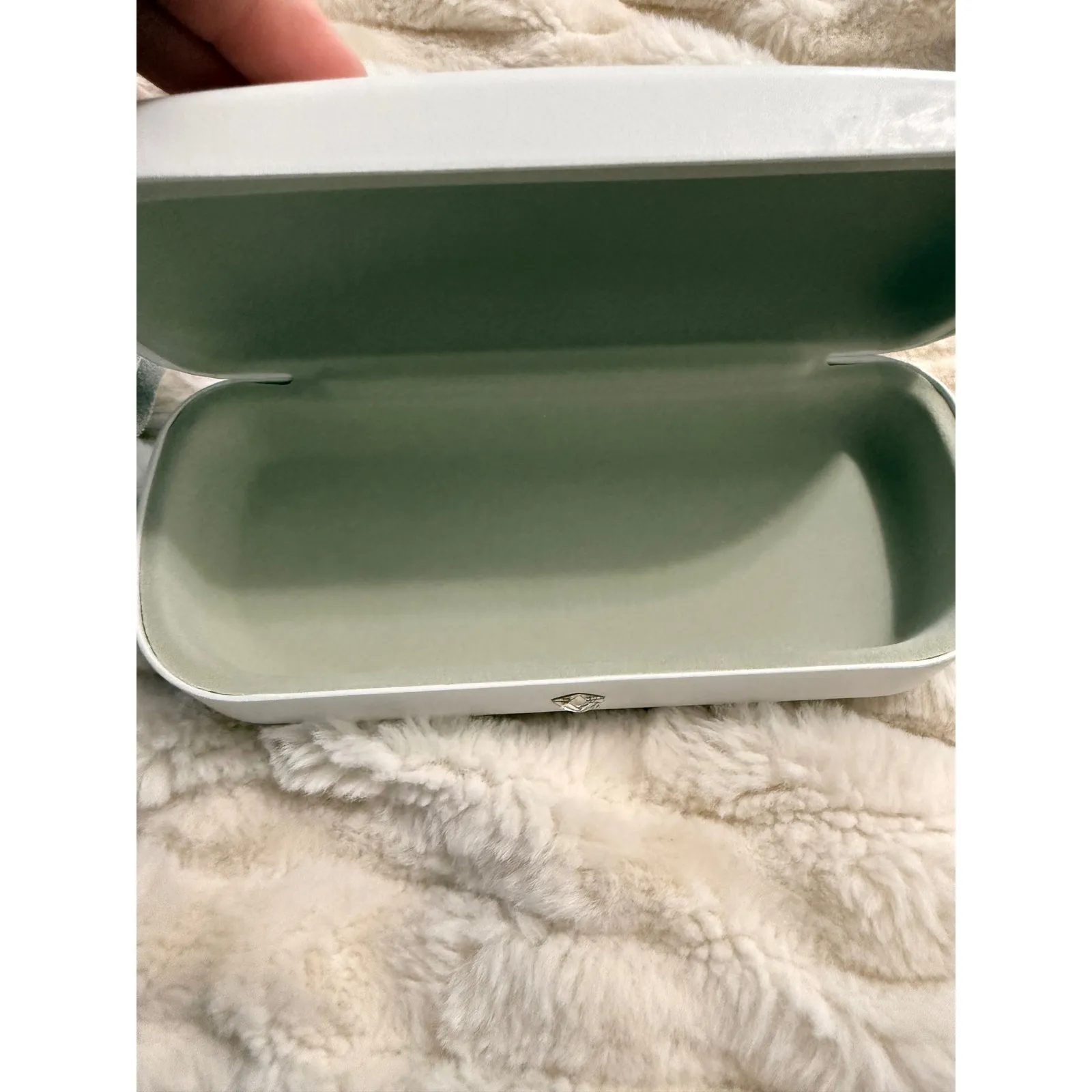 Swarovski White Hard Shell Eyeglass Case Rhinestone and Cleaning Cloth - Image 9