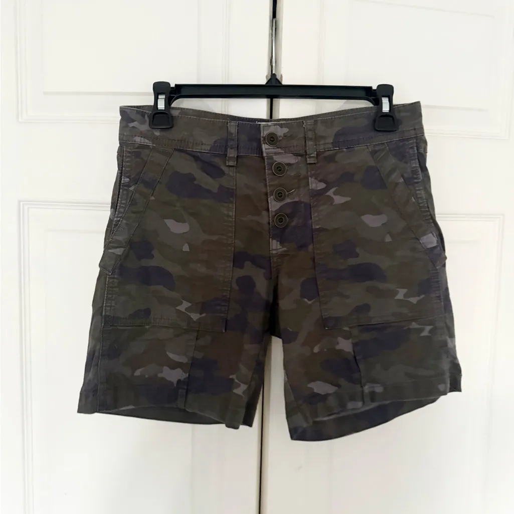 By Anthropologie Camo High Waisted Shorts Button Closure Size 26 - Image 2