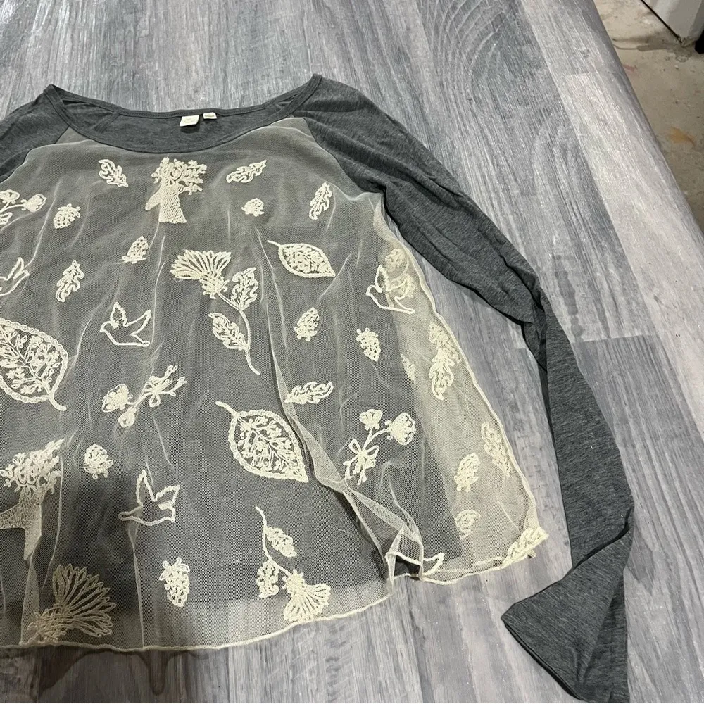 Anthropologie Eloise Grey Long Sleeve Blouse Top with Lace Woodland Theme - Image 3