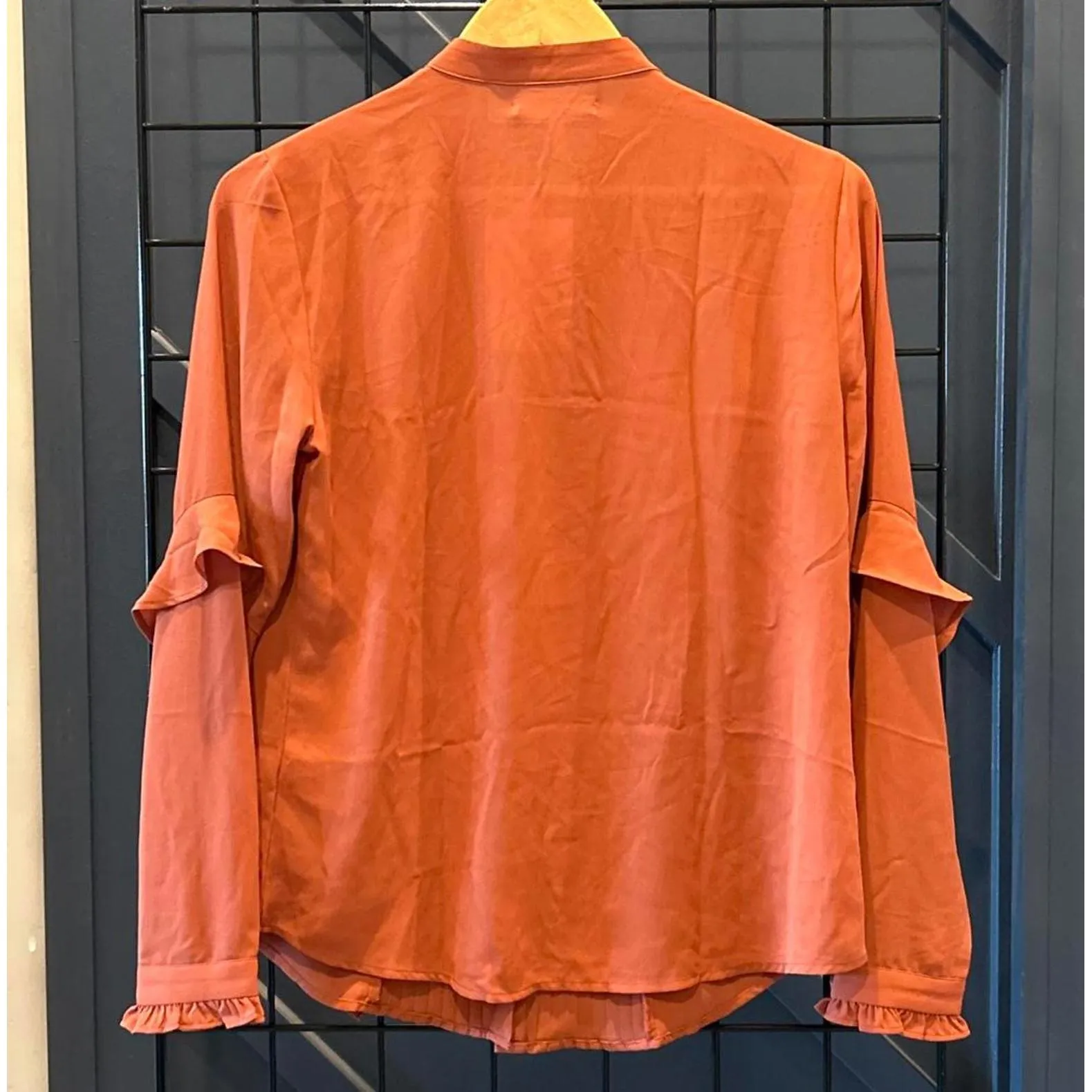 NWT - Avec Les Filles Blouse Size S Burnt Orange Ruffle Pleated Career - Image 4