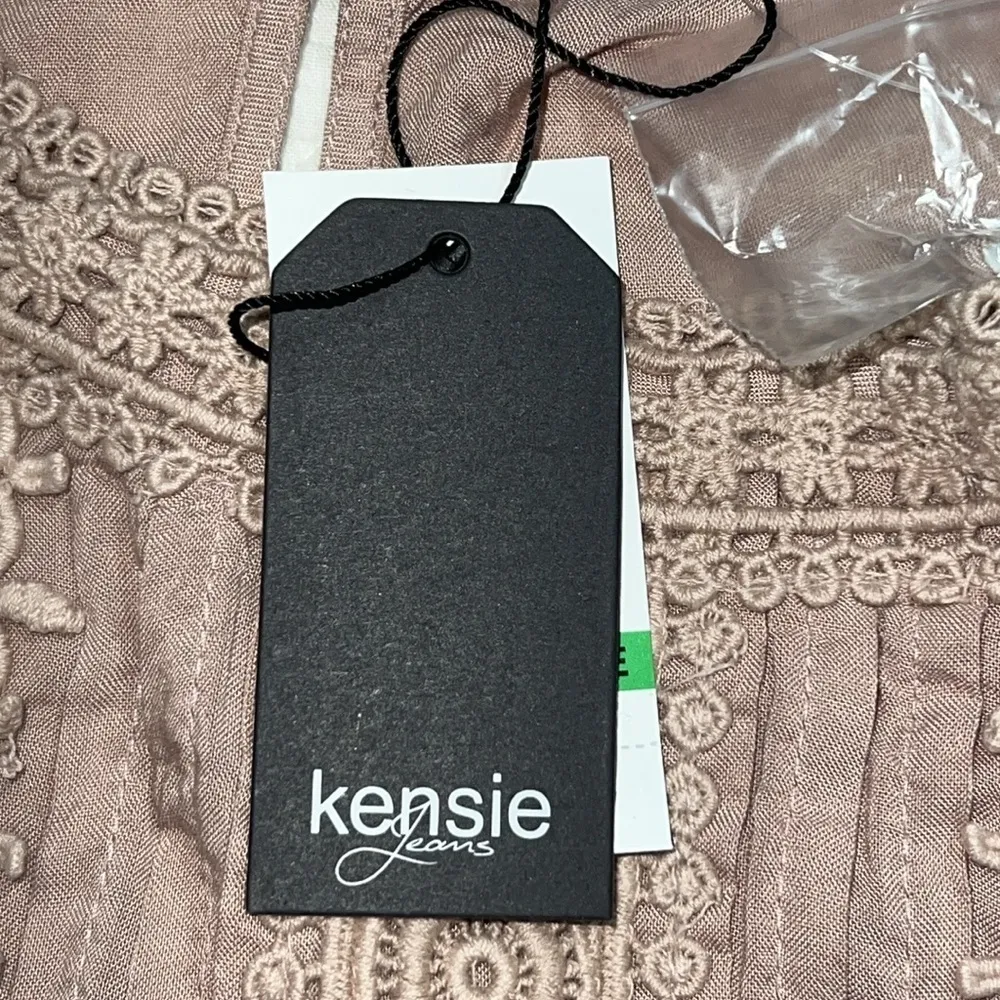 Kensie Jeans size large blush pink blouse with bell sleeves crochet pleated neck - Image 11