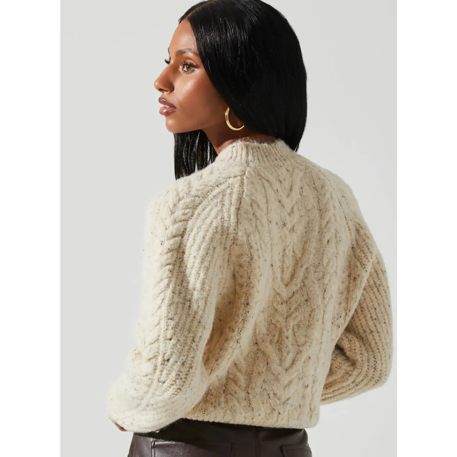 Astr The Label Natalie Cable-Knit Cold-Shoulder Sweater in Cream. Size XS - Image 3