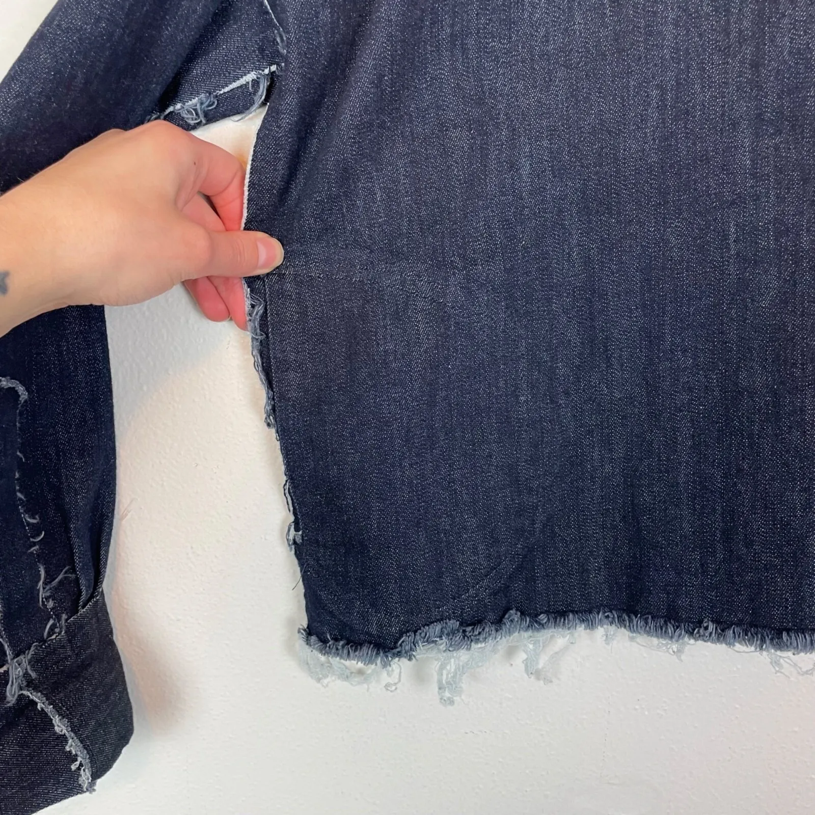 Norma Kamali Woman's S Frayed Seam‎ Jean Jacket Spring Cropped Collared - Image 5