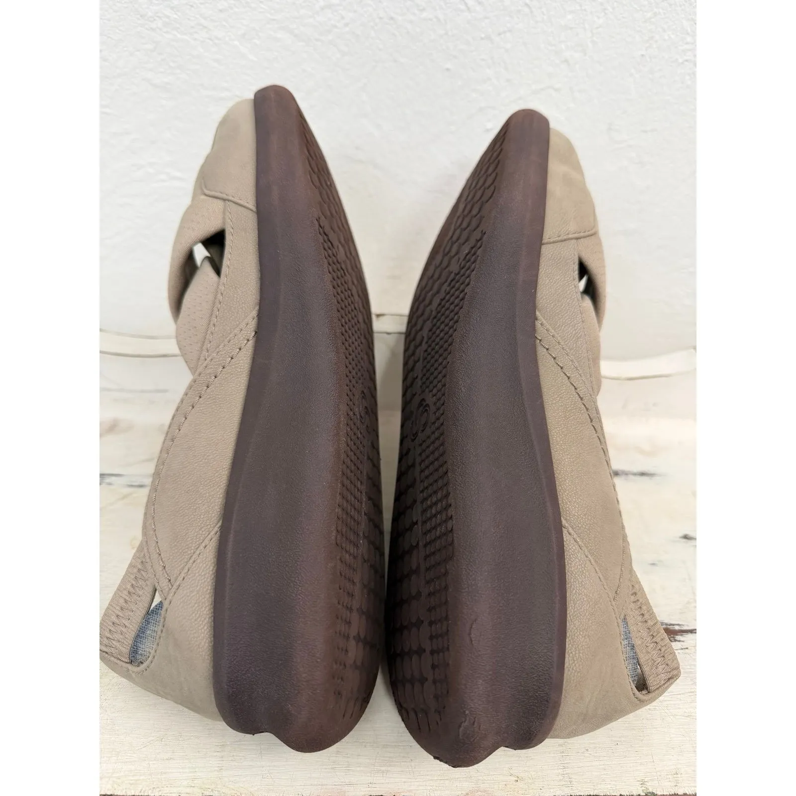 Clarks‎ Cloudsteppers Cushion Soft Slip On Shoes Taupe Beige Women's 8 - Image 5